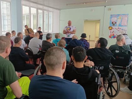 Рекордсмен мира по силовому экстриму из Люберец посетил бойцов СВО в госпитале