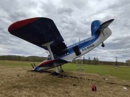 Самолет воткнулся носом в землю после приземления в Забайкалье