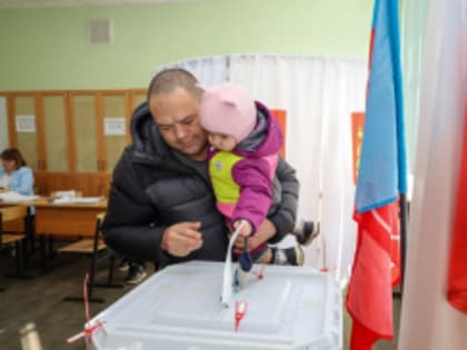 Избиратели Лобни голосуют всей семьей