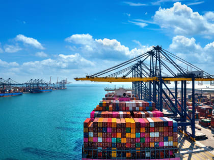 СМИ: Стоимость перевозки из Китая в РФ упала на треть