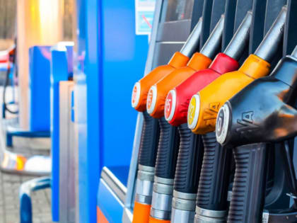 Эксперты поделились прогнозами по ценам на бензин в 2023 году