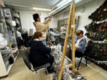 Глава Лобни Анна Кротова посетила волонтерский центр