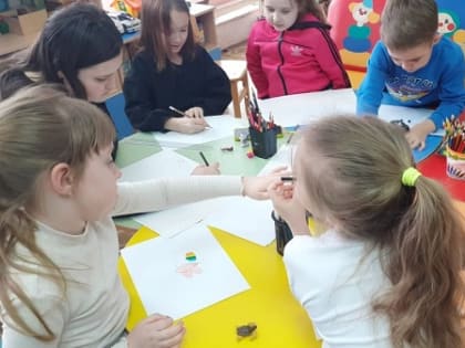 Юные ружане создают новую игру в библиотеке