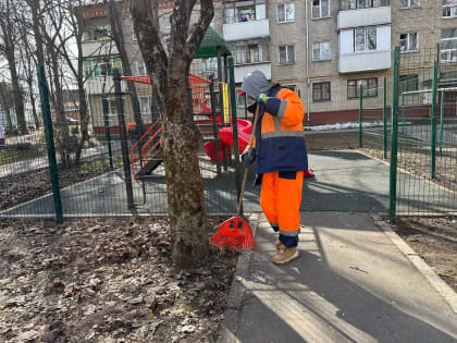 Уборку территории продолжили в поселении Воскресенское