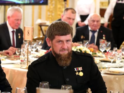 Кадыров потребовал от США снять санкции с матери