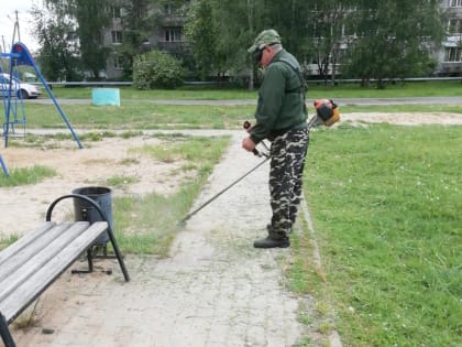 В Рузском округе косят газоны