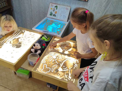 В Краснооктябрьской библиотеке рисовали, играли и звали в гости осень