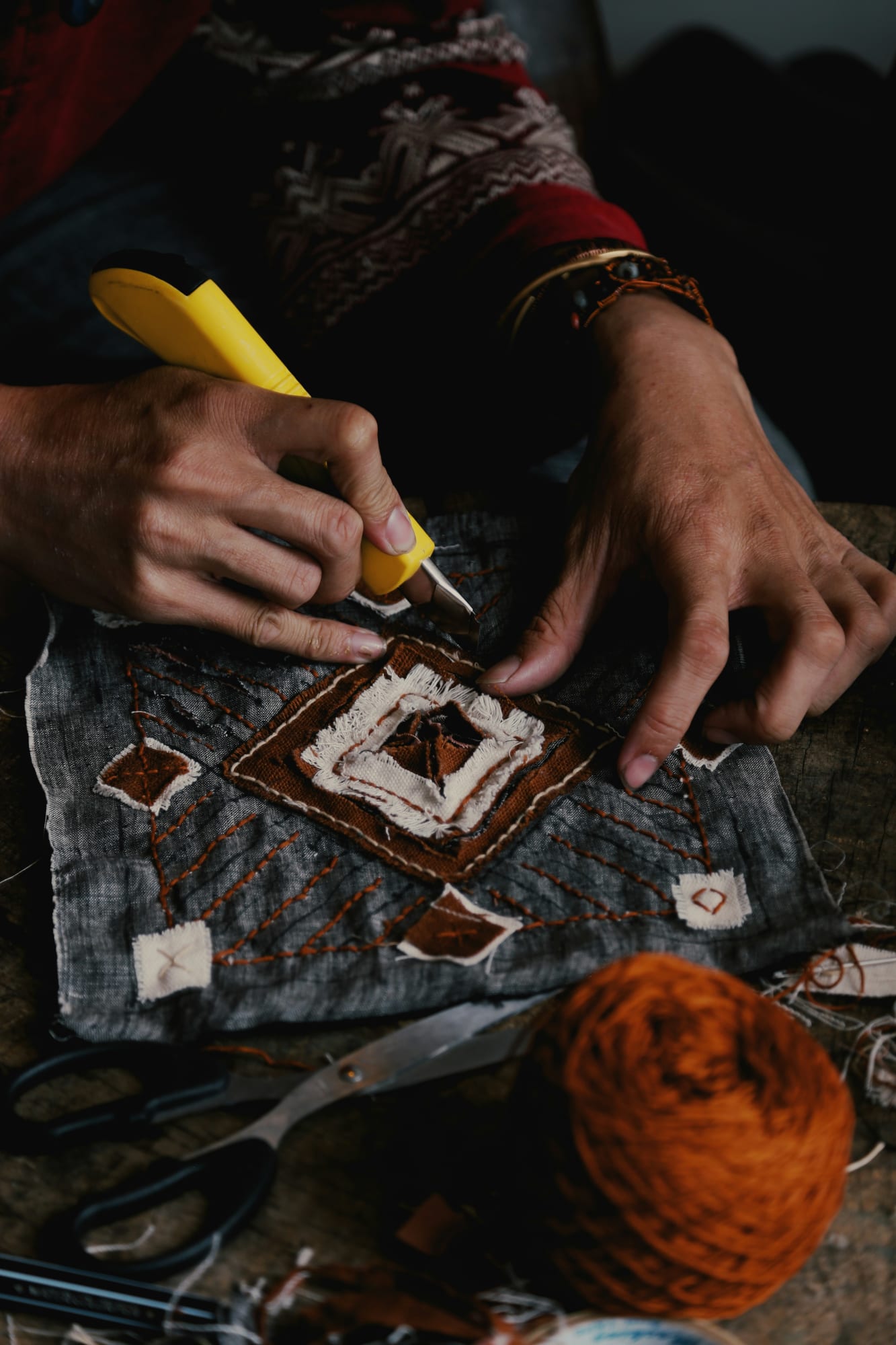 Di Balik Label Harga: Mengapa Kerajinan Tangan Artisan Tidak Pernah Benar-Benar 'Mahal'