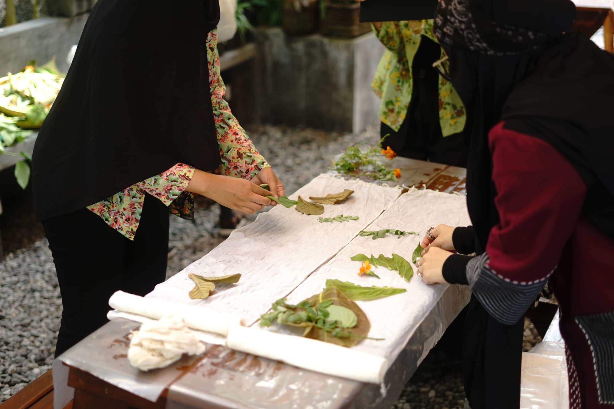 AYU 5 – Silk Scarf Ecoprint Workshop 1