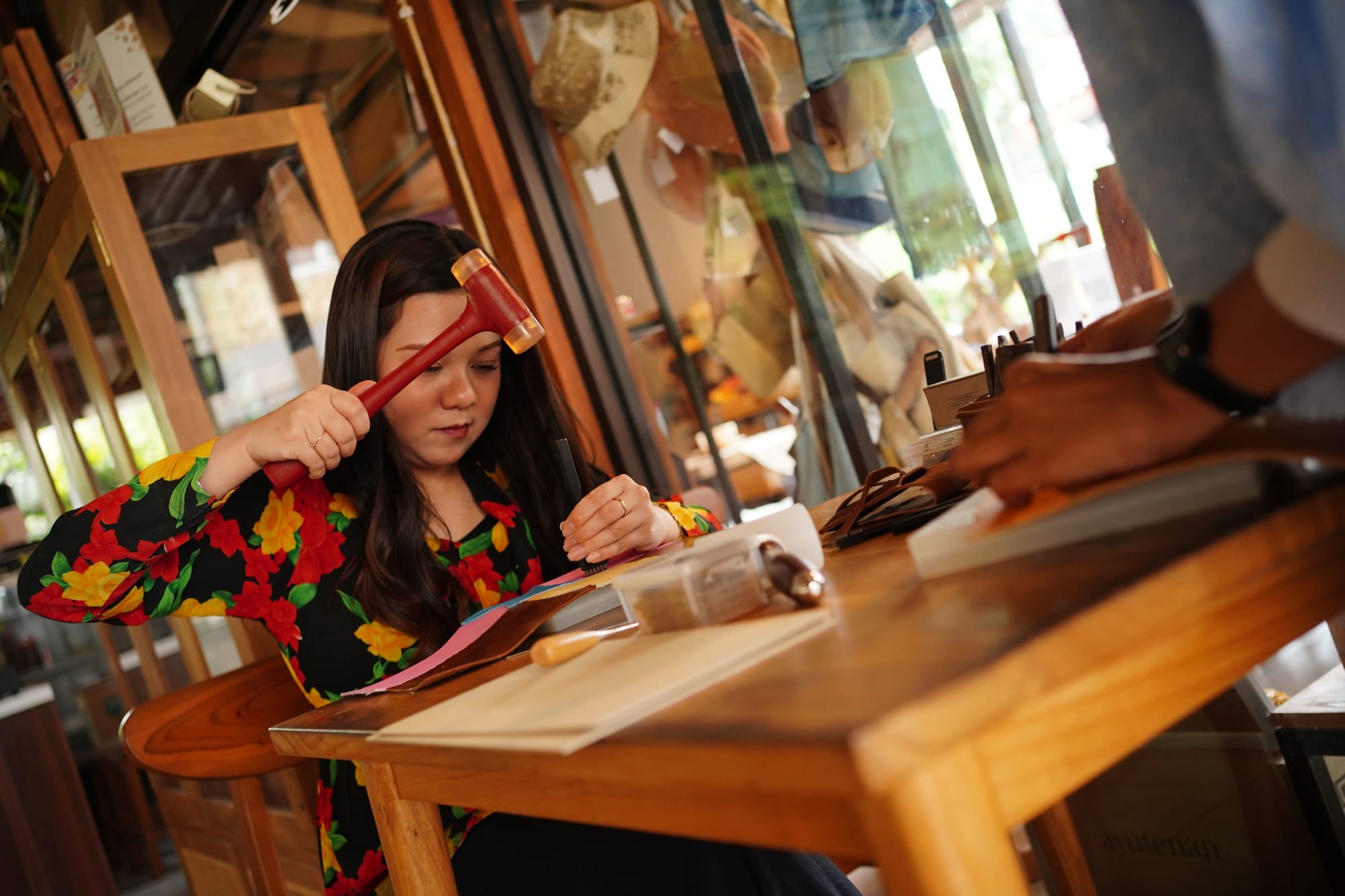 AYU 8 – Workshop Menjahit Leather Book Cover