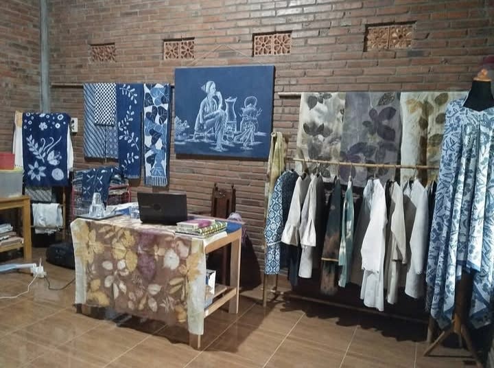 Puspita Indigo Batik