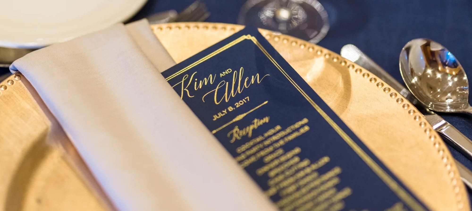 Wedding reception table setting