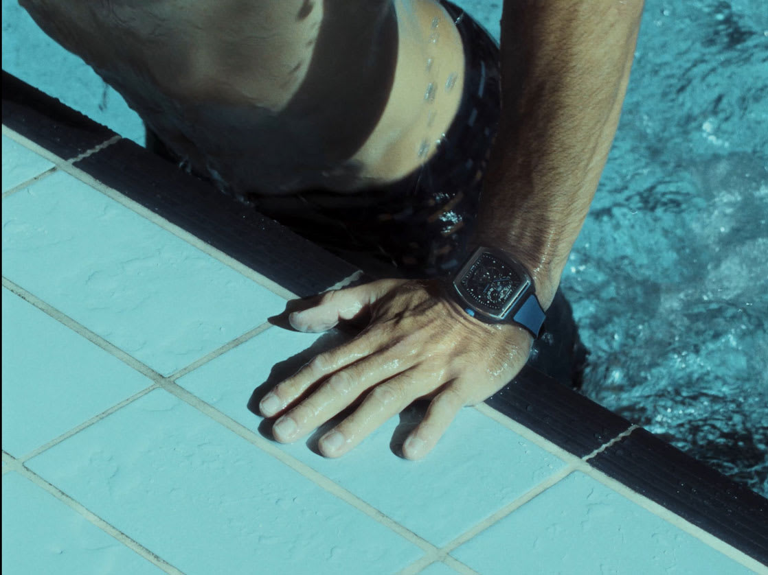 gravity-still-11_ipid4d