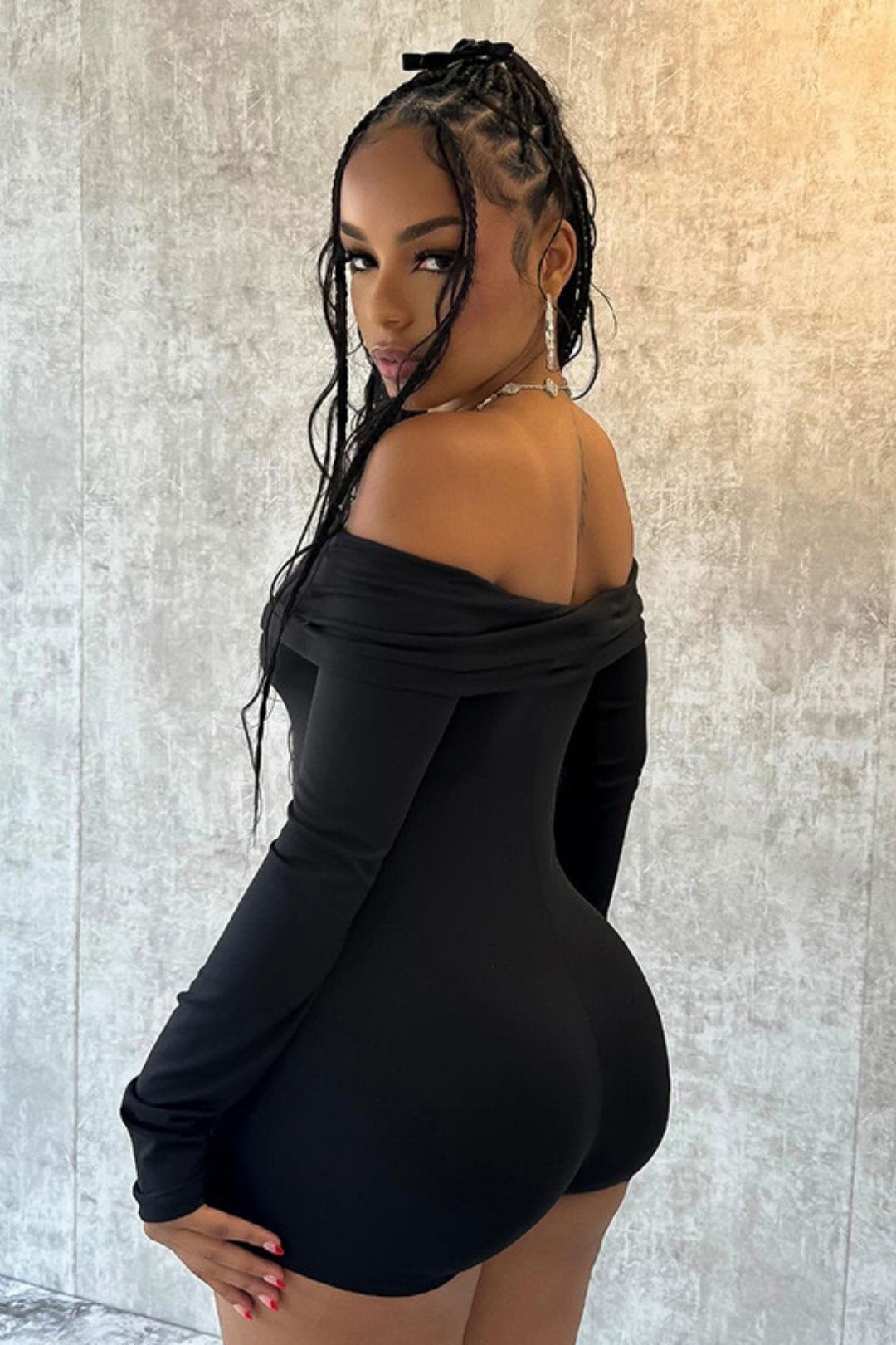 One-shoulder Pleated Long-sleeved Tight-fitting High-waisted Temperament One-piece Shorts