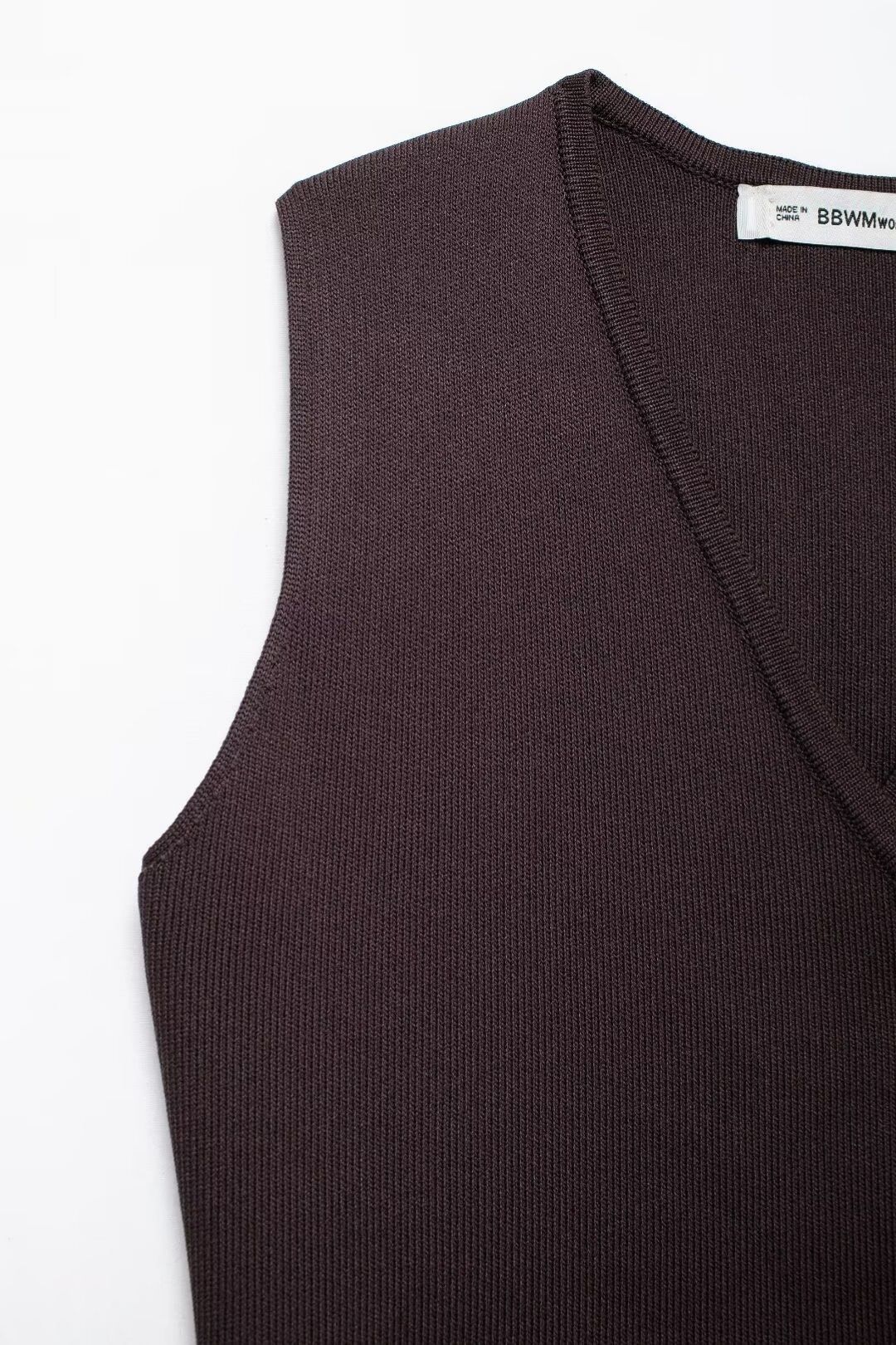 Style Gold Button-decorated Knitted Vest Top