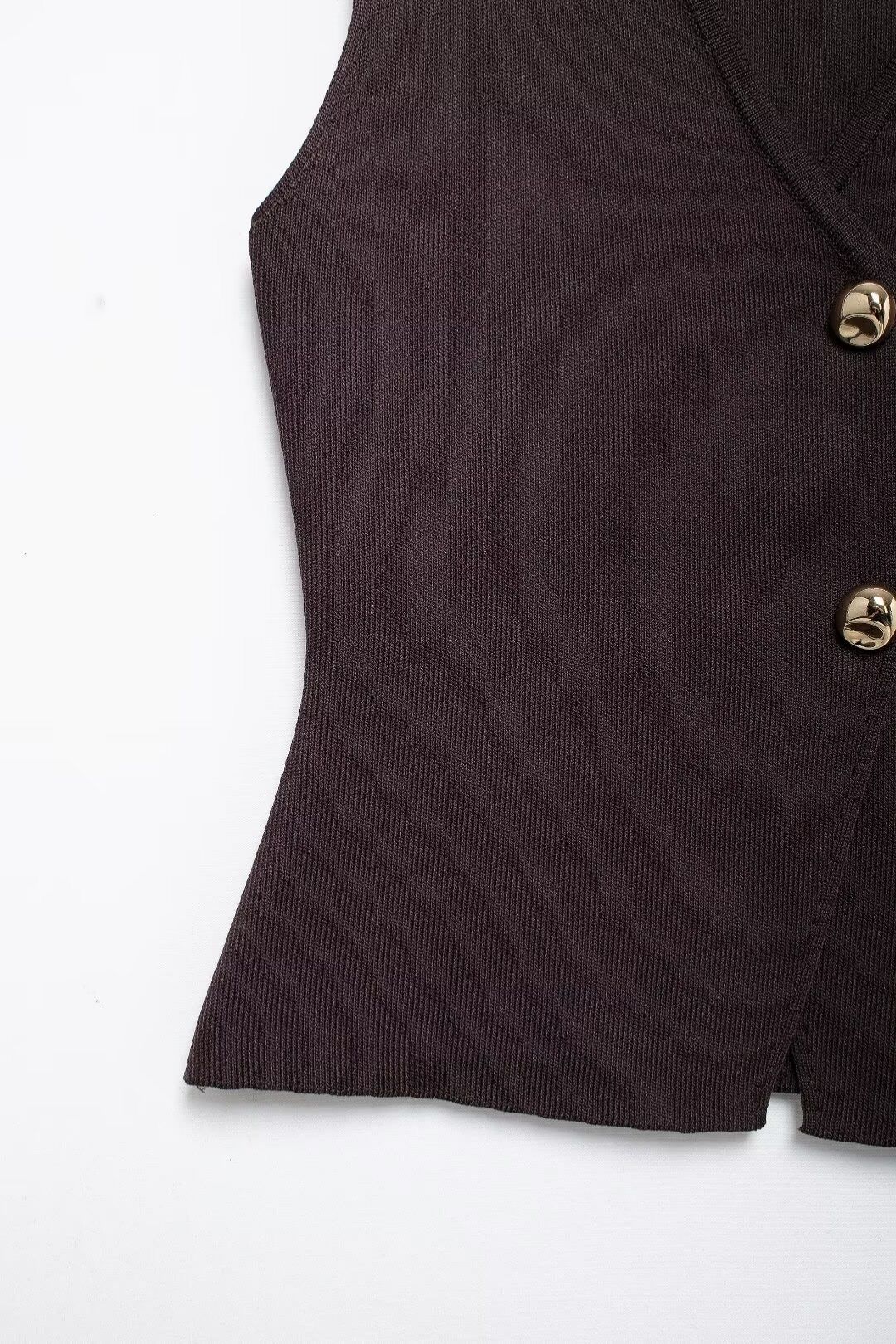 Style Gold Button-decorated Knitted Vest Top