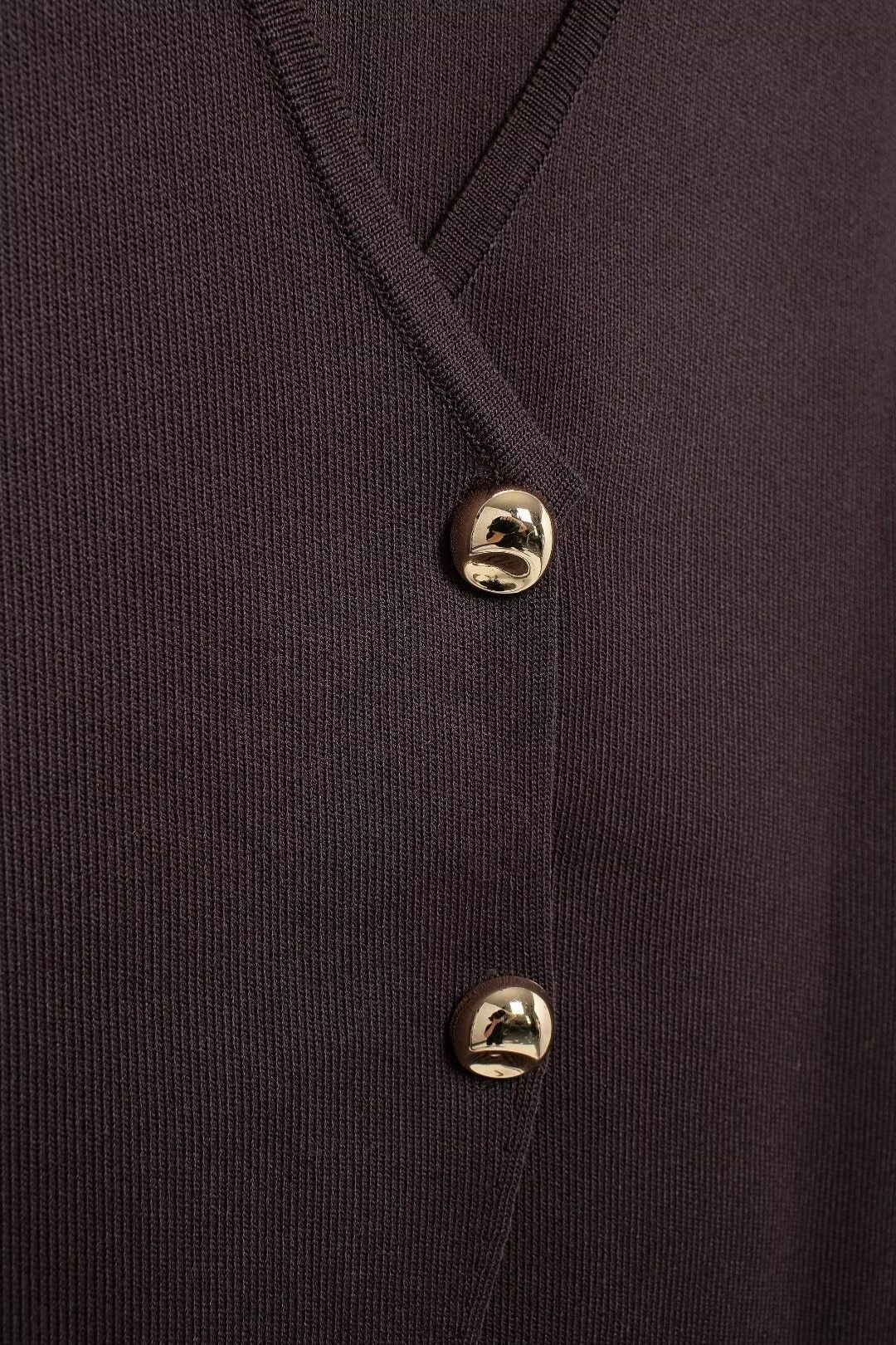 Style Gold Button-decorated Knitted Vest Top