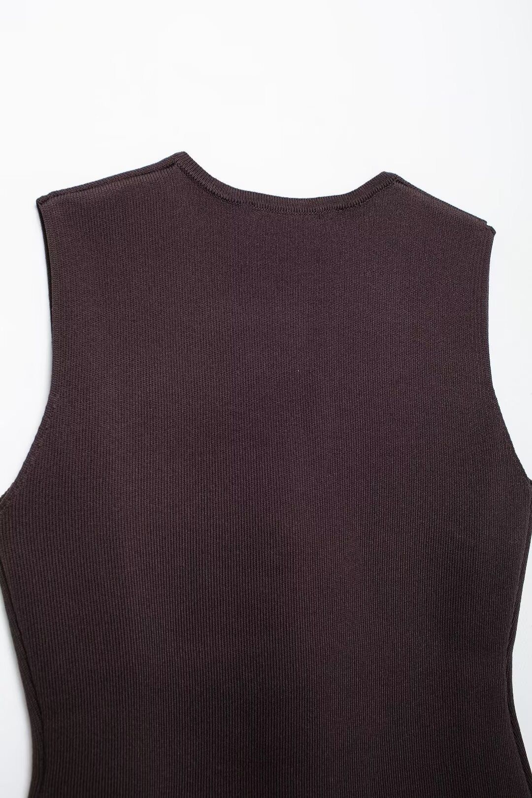 Style Gold Button-decorated Knitted Vest Top