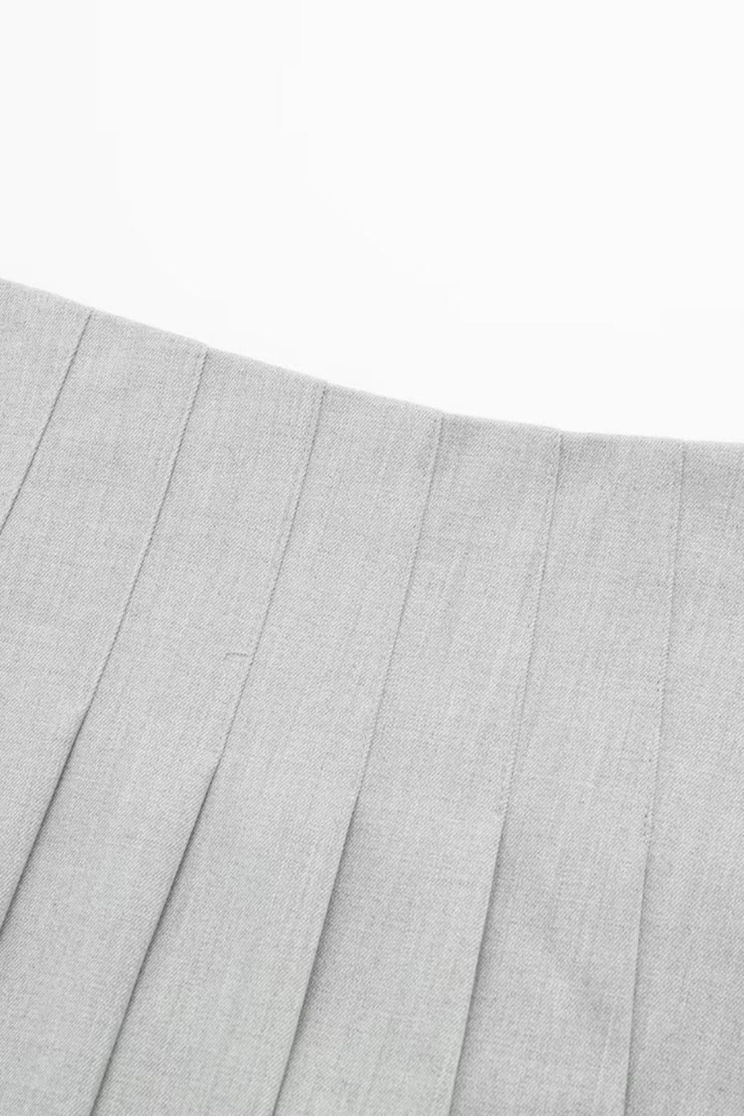 Short Long-sleeved Shirt + High-waisted Pleated Skirt