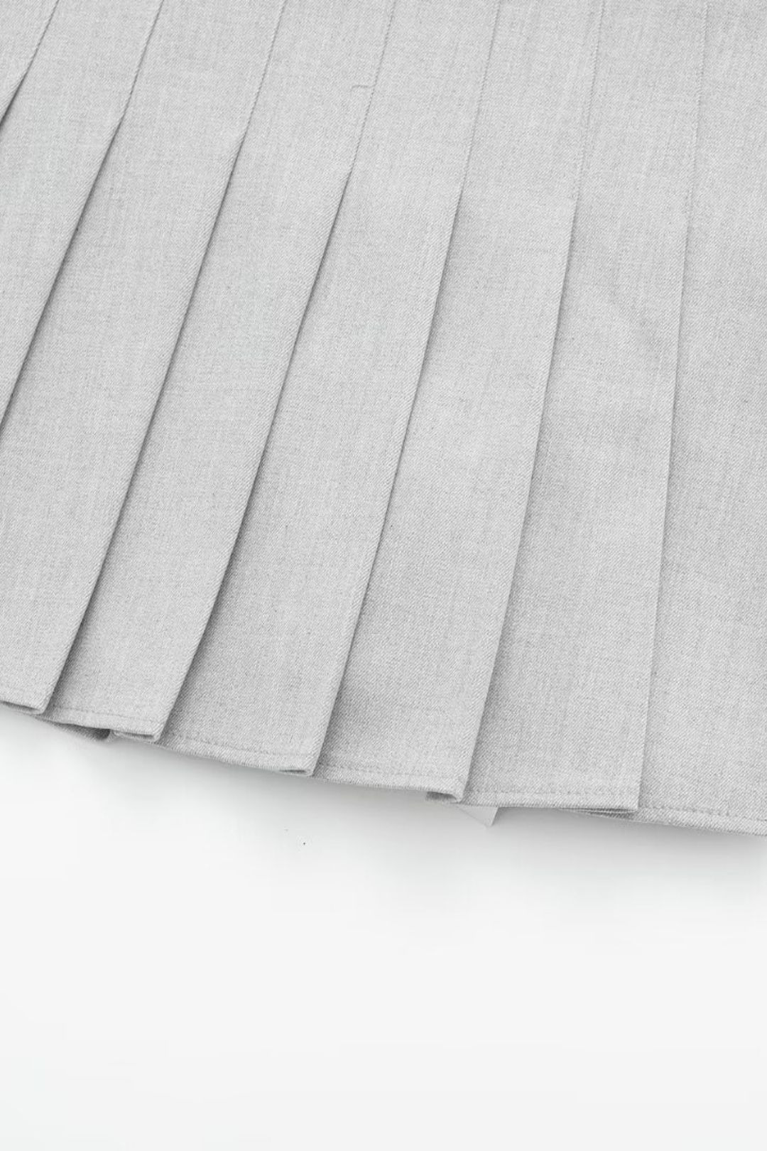 Short Long-sleeved Shirt + High-waisted Pleated Skirt