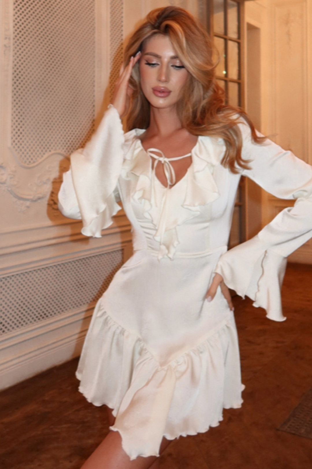 Sexy V-neck Splicing Ruffled Slim Short Skirt