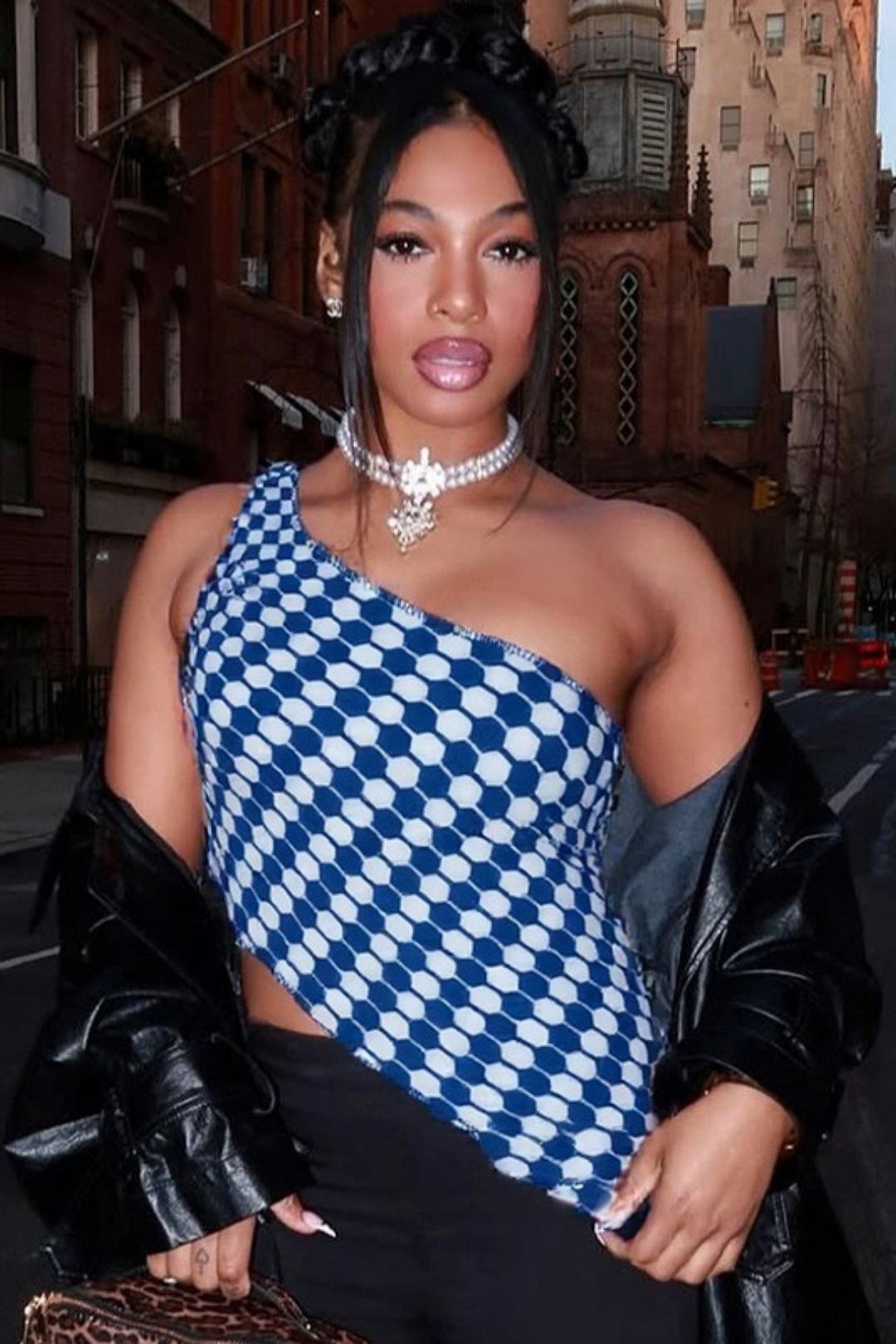 Sexy Navel-baring One-shoulder Halter Neck Asymmetrical Vest T-shirt