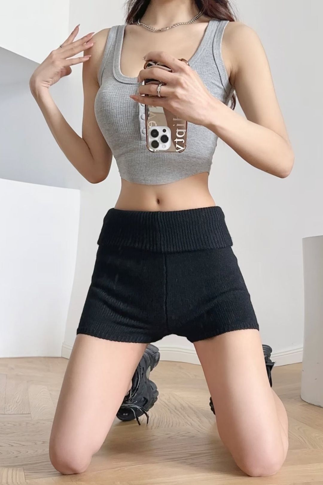 Wear Tight Red Knitted Line Hot Pants