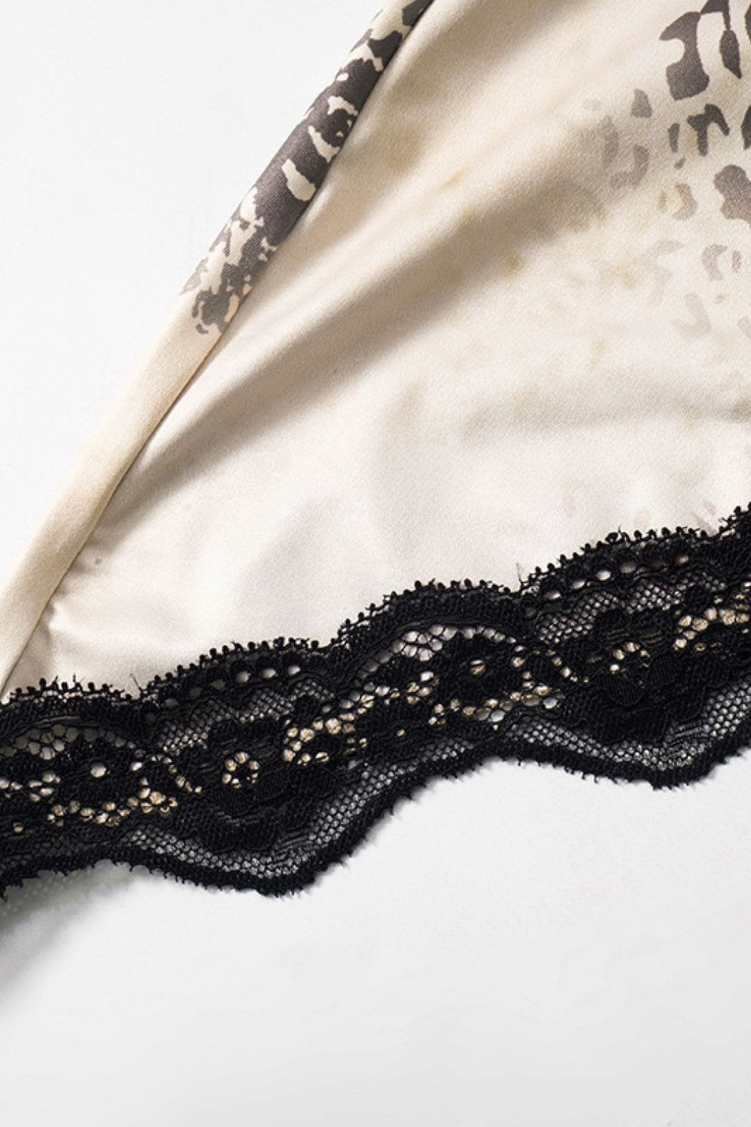 L Lace Design Off-the-shoulder Button Top