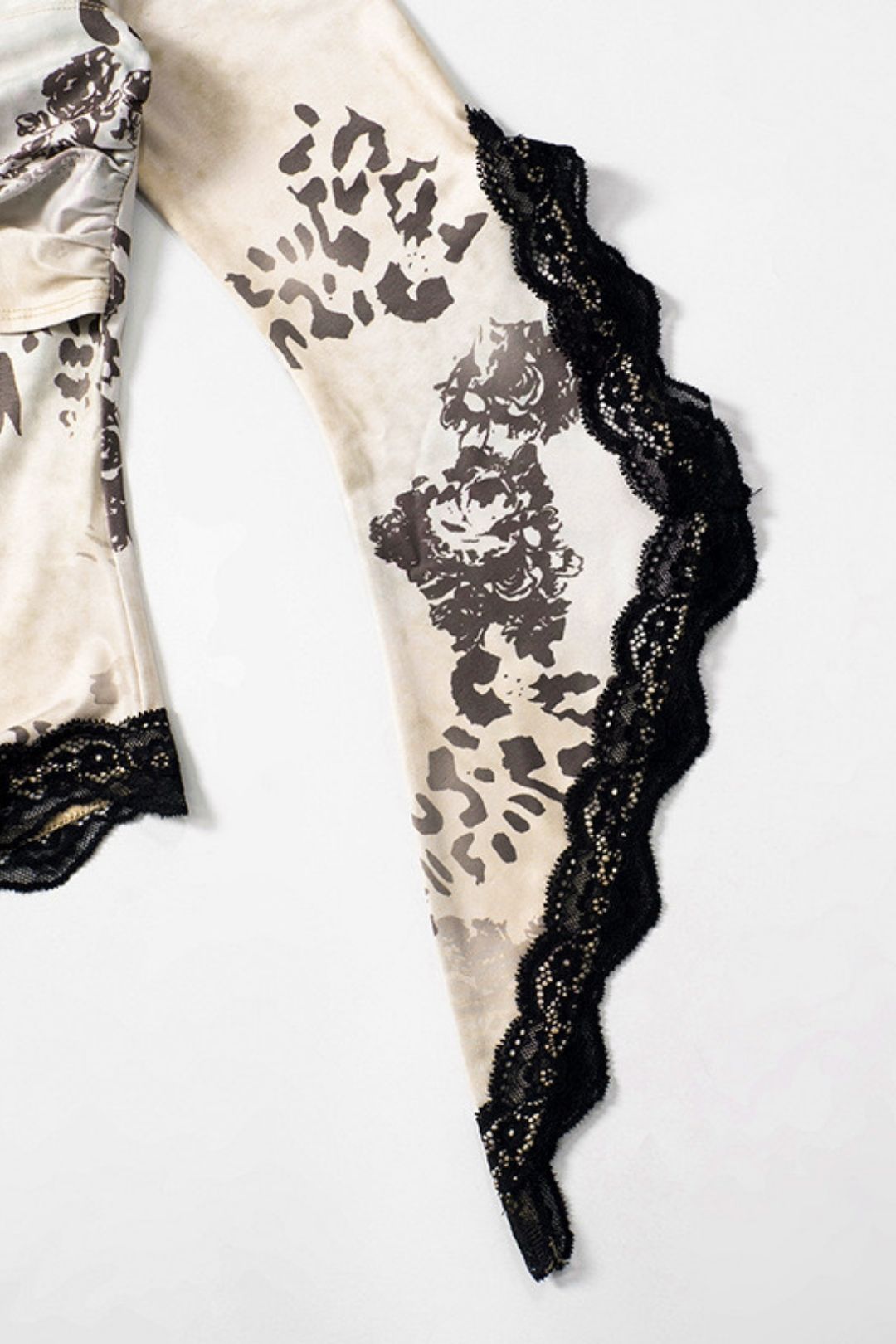 L Lace Design Off-the-shoulder Button Top