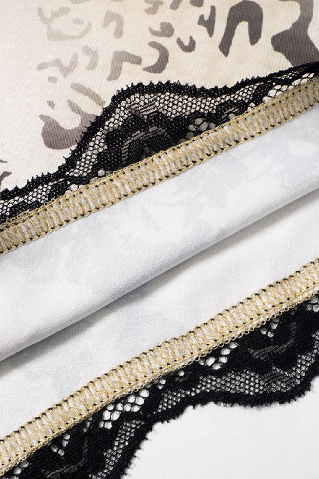 L Lace Design Off-the-shoulder Button Top