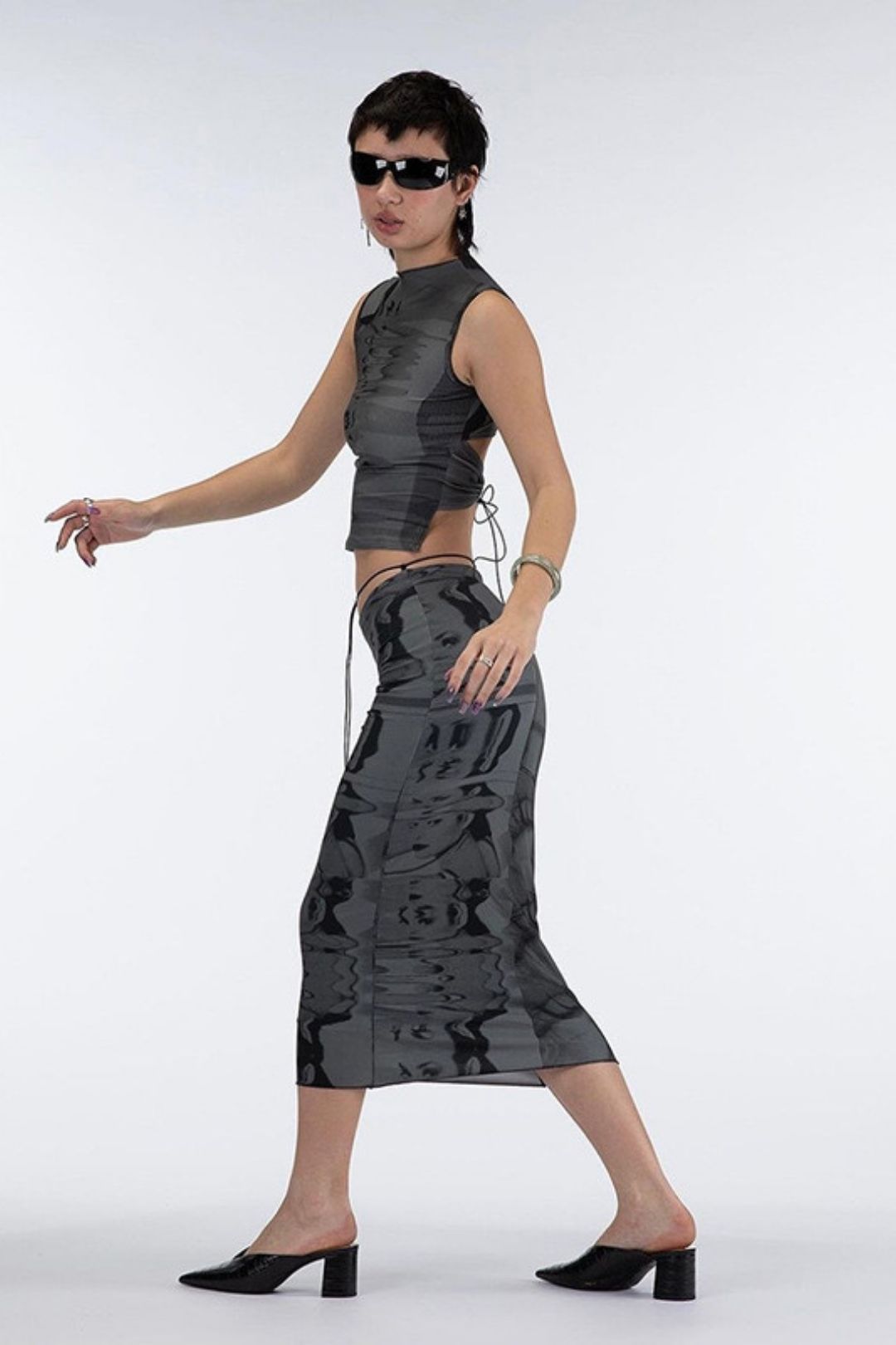 Sleeveless Round Neck Printed Contrast Color Strap Backless Hollow Vest