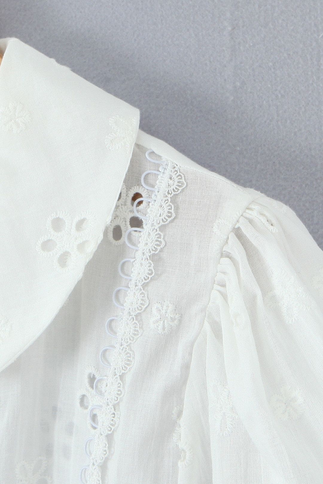 Embroidery Tie-up Puff Sleeve Top