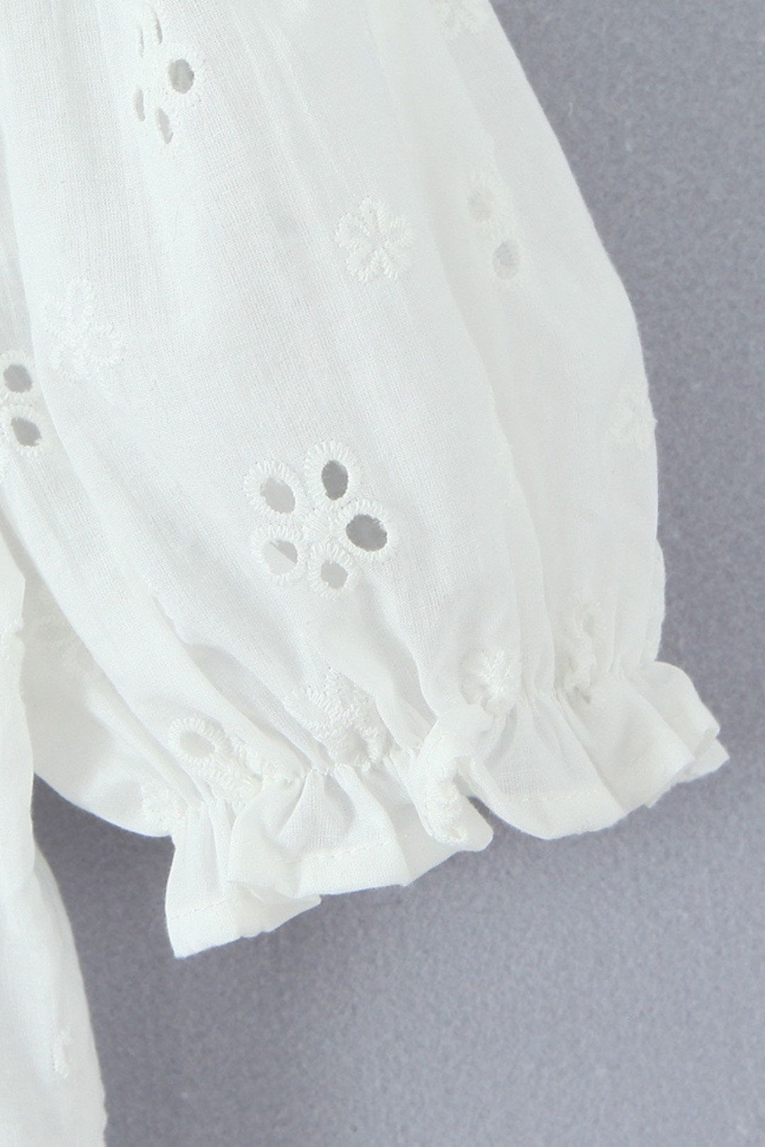 Embroidery Tie-up Puff Sleeve Top