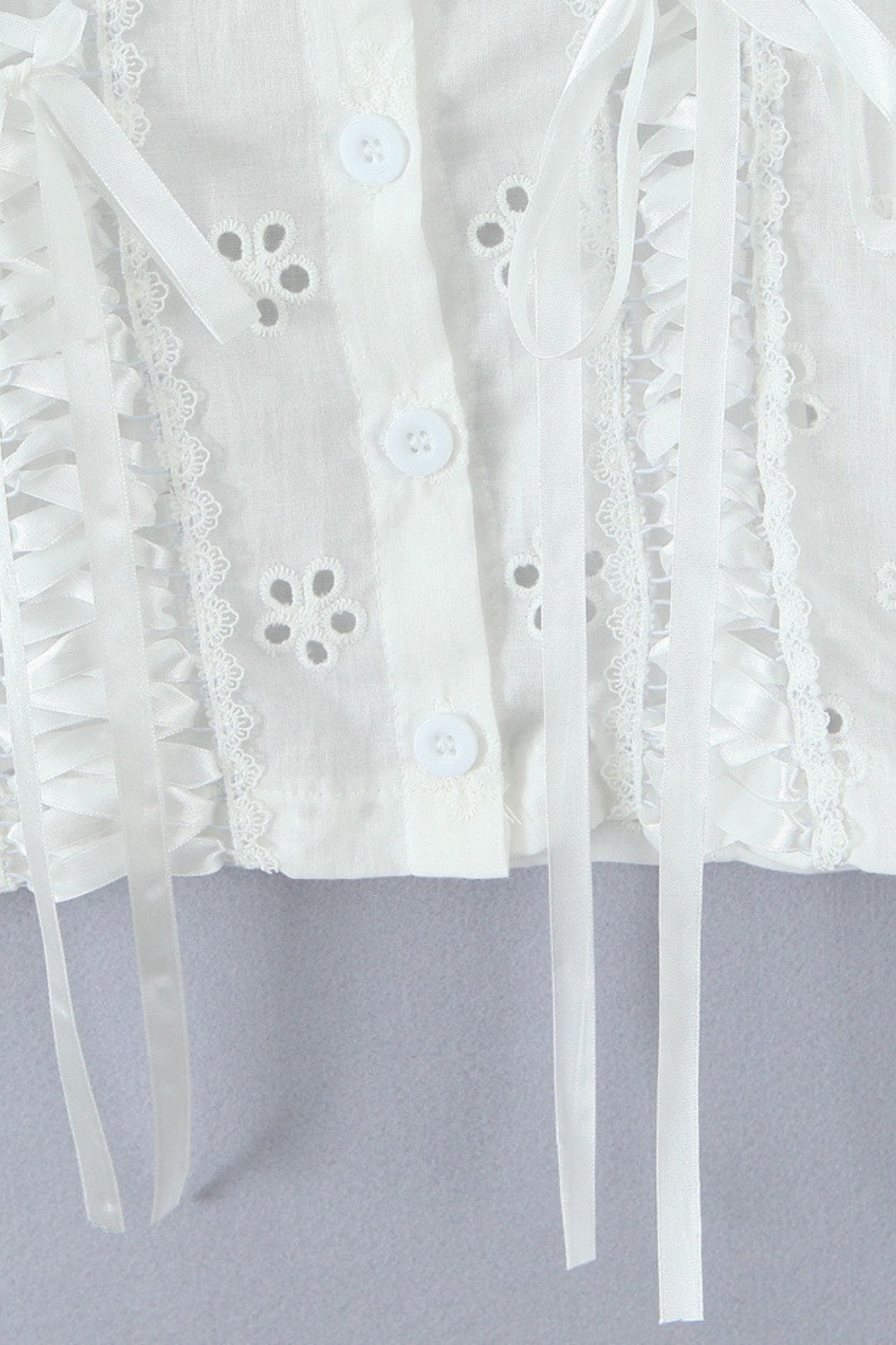 Embroidery Tie-up Puff Sleeve Top