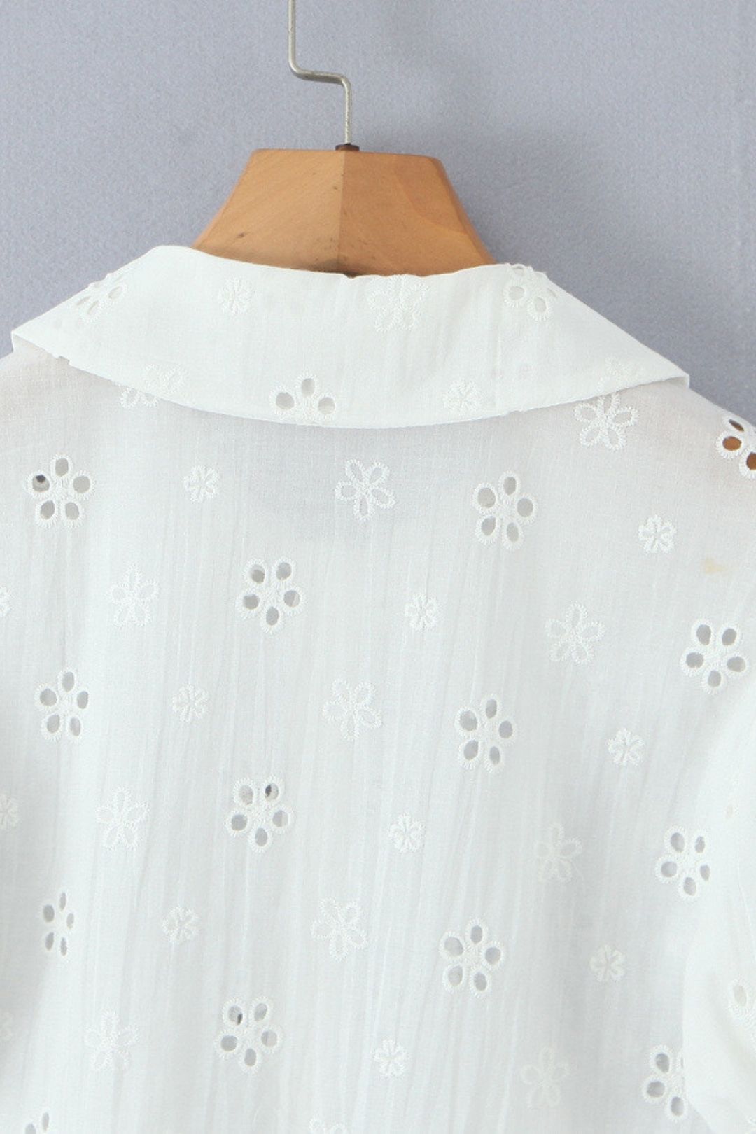 Embroidery Tie-up Puff Sleeve Top