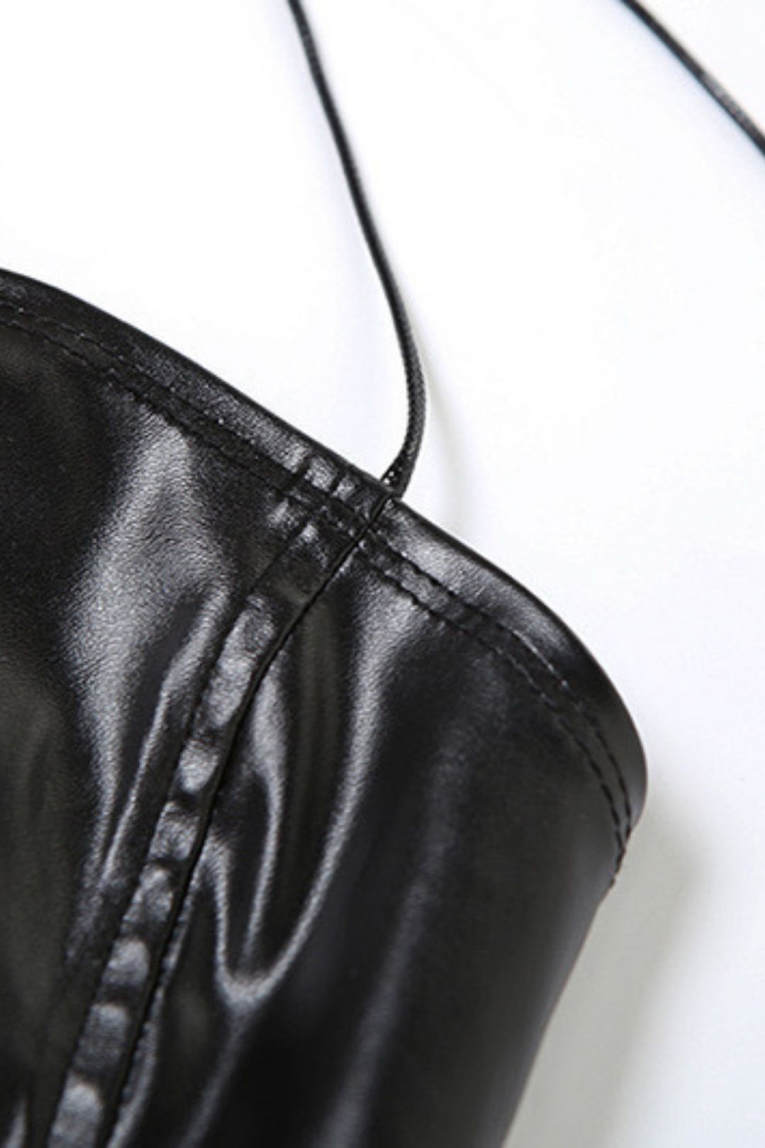 Leatherlace-upnecknudeslimpantssuit