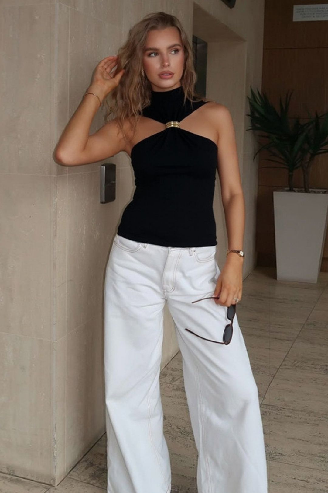 Highcollarshoulderslimtop