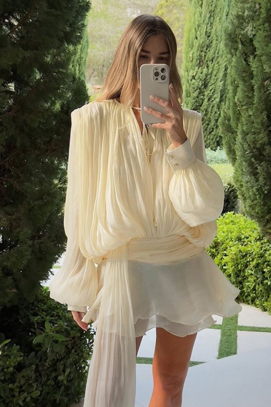 Round Neck Lace Long Sleeve Dress Solid Color Slim Shorts Two-piece Set