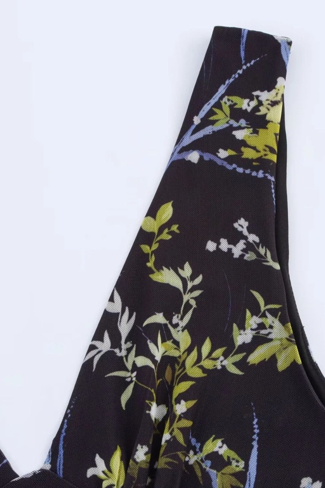 Fashionable Floral Background Sleeveless Waist Dress