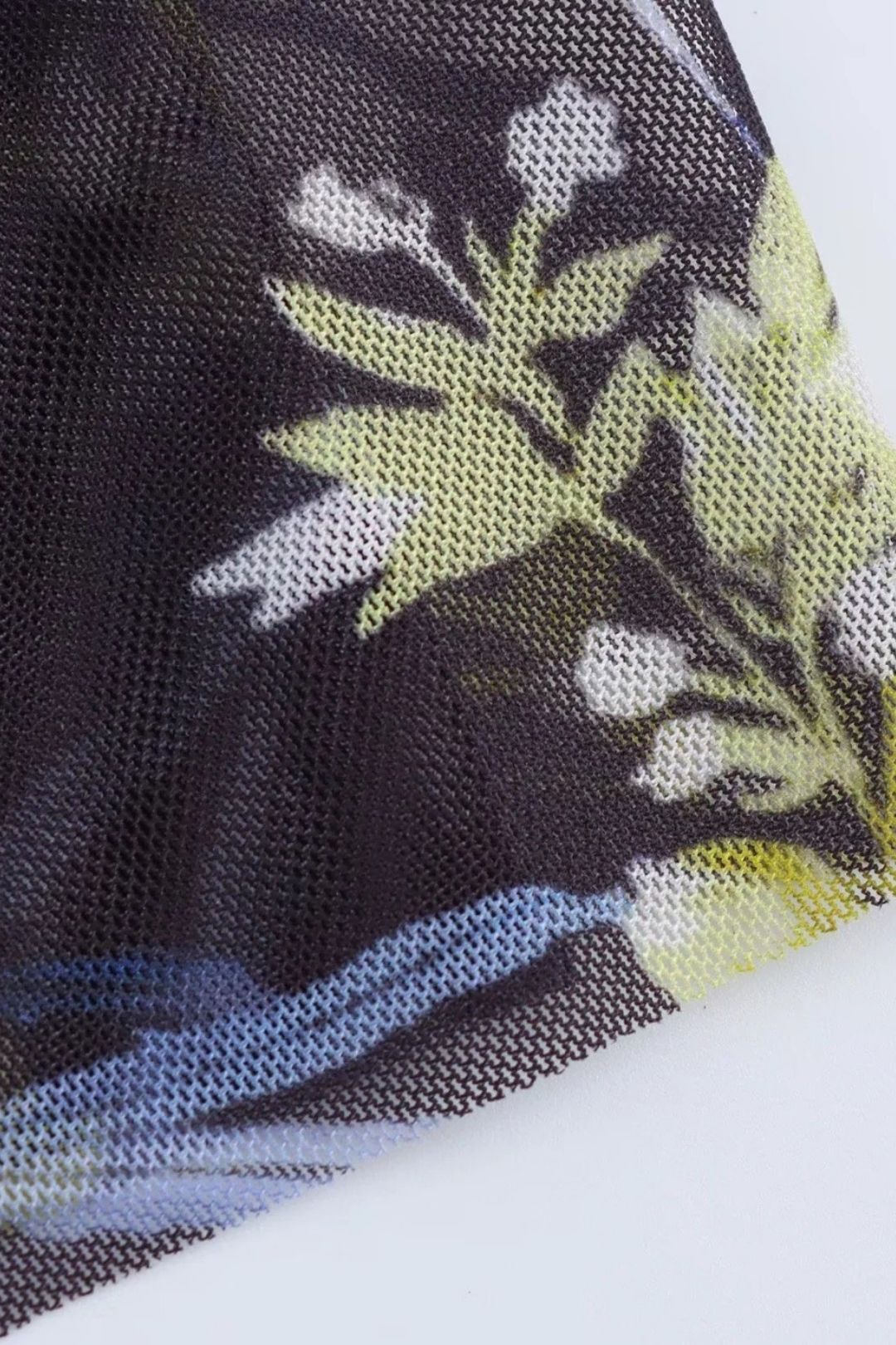 Fashionable Floral Background Sleeveless Waist Dress