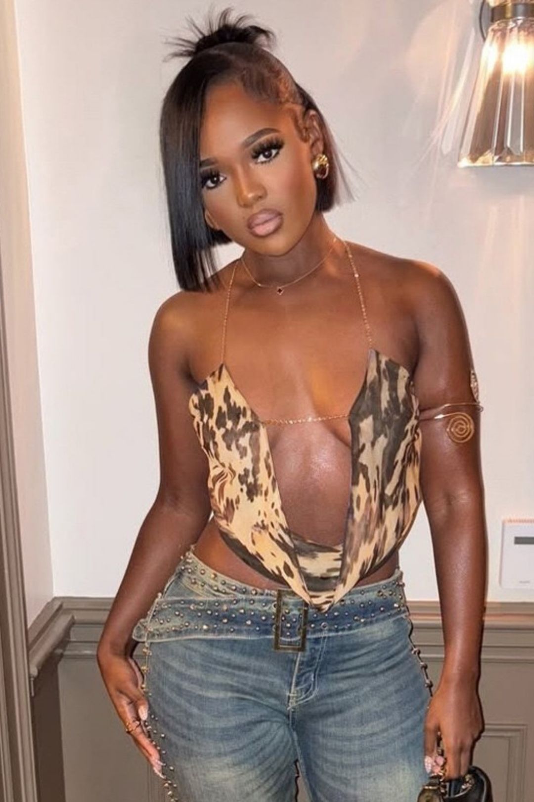 Sexy Tie-up Printed Chain Backless Sleeveless Top With A Halter Neck