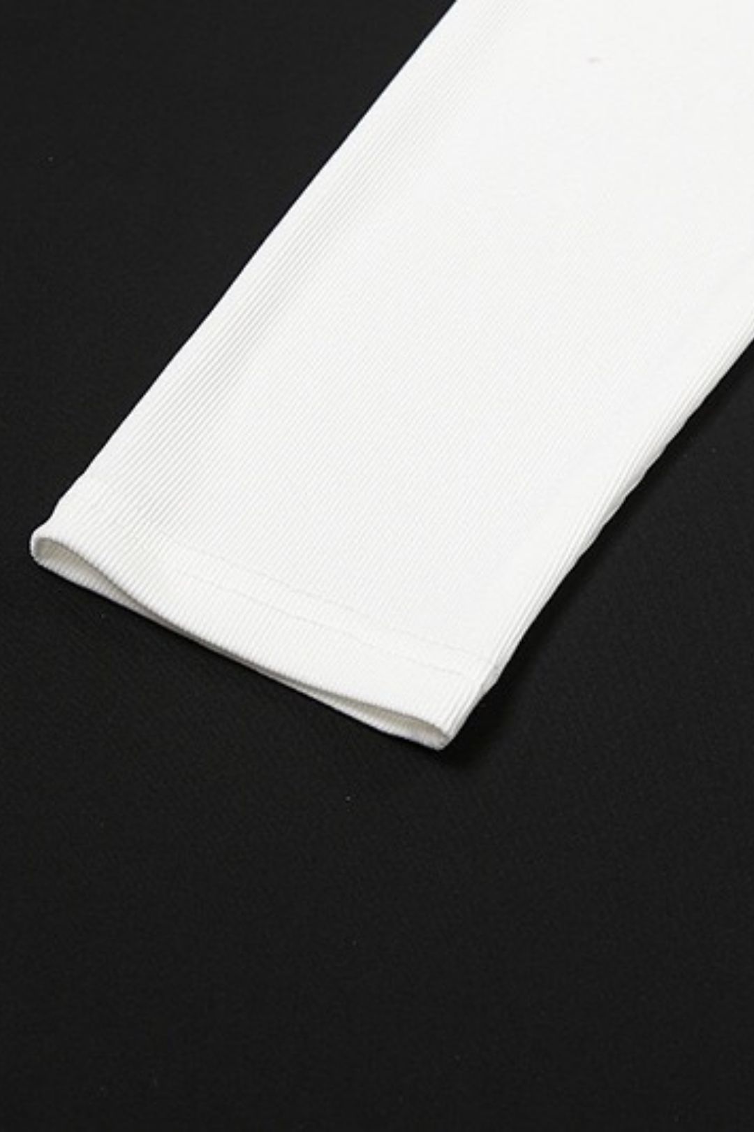 Sexy V-neck Long-sleeved Top And High-waisted Hip-lifting Shorts Casual Suit