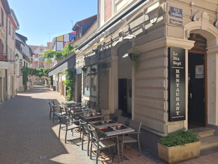 Terrasse au coin de la rue des Charrons / Wagnergass — Le 17