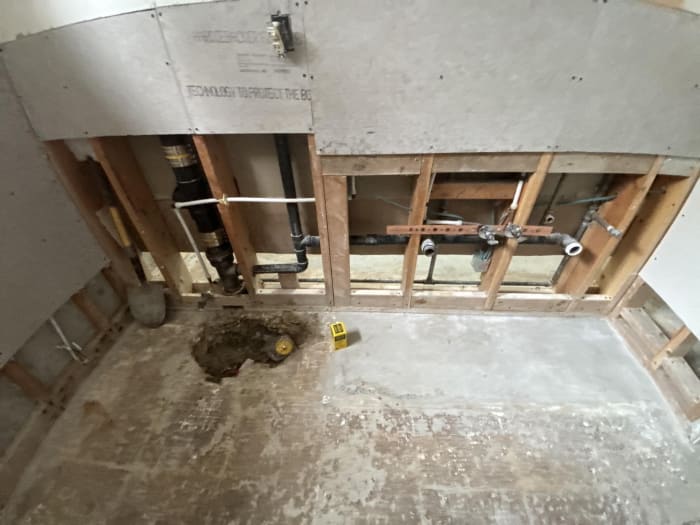 Bathroom Reconstruction — antes