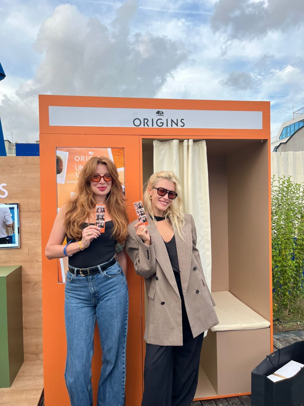Origins mağaza içi etkinliği için MetasoftCo tarafından özel tasarlanan Kabin Photobooth cihazı
