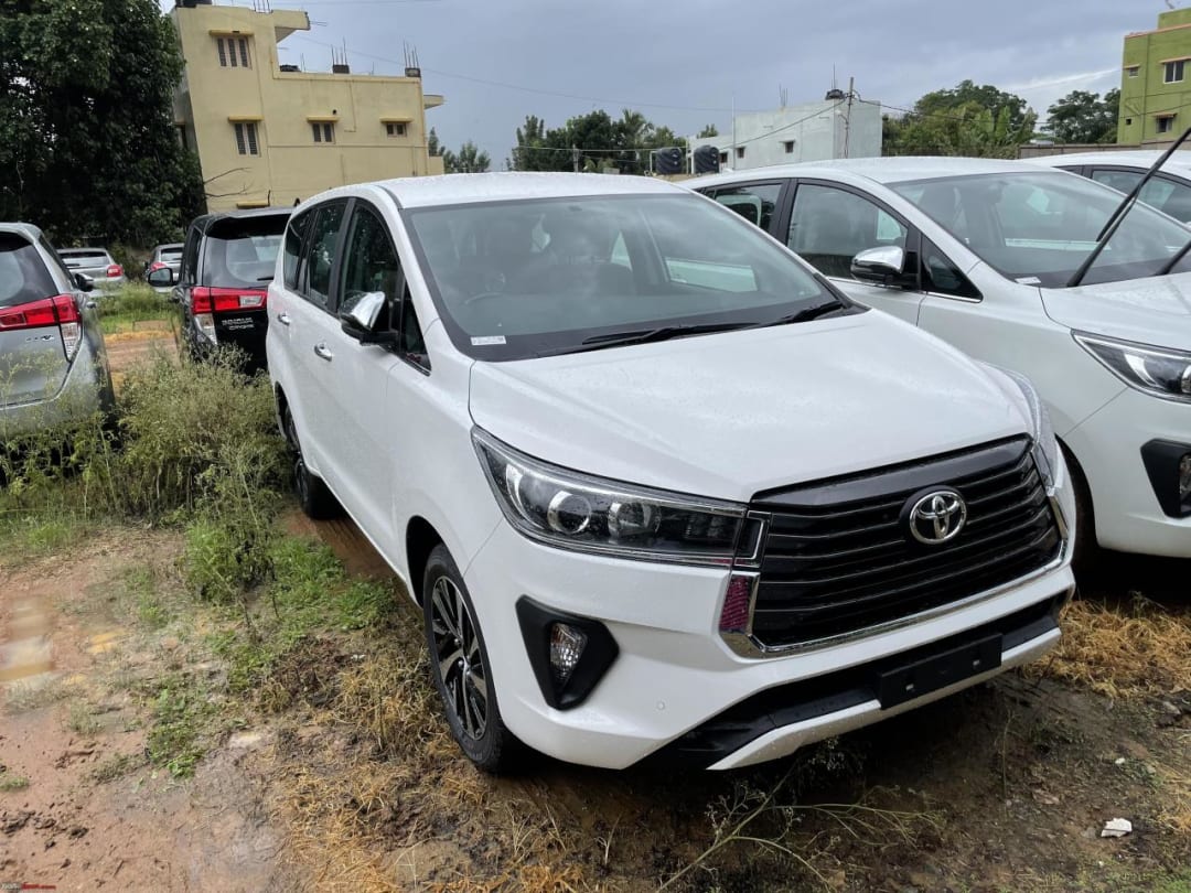 Toyota Innova Crysta alternate view