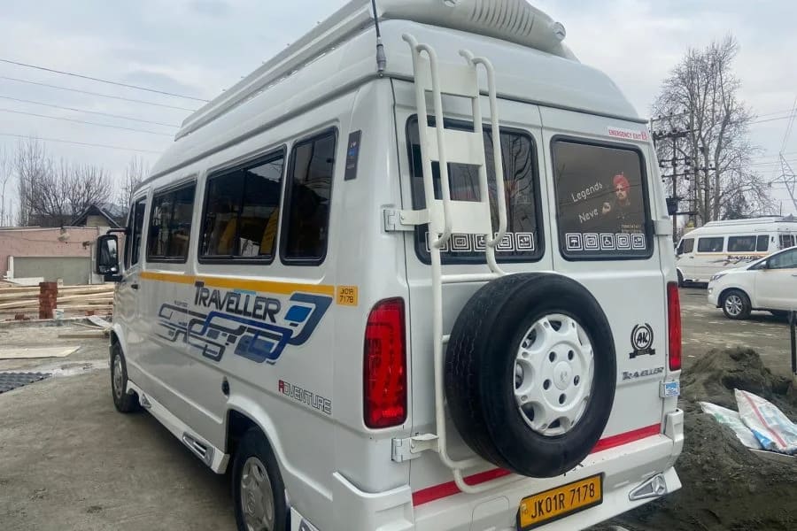 Tempo Traveller 17+1 alternate view