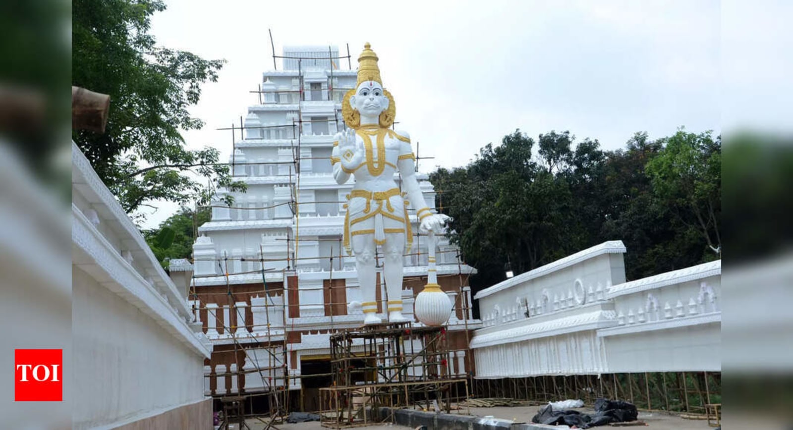Ranchi station-side temple-inspired pandal and large deity sculpture during 2025 preparations
