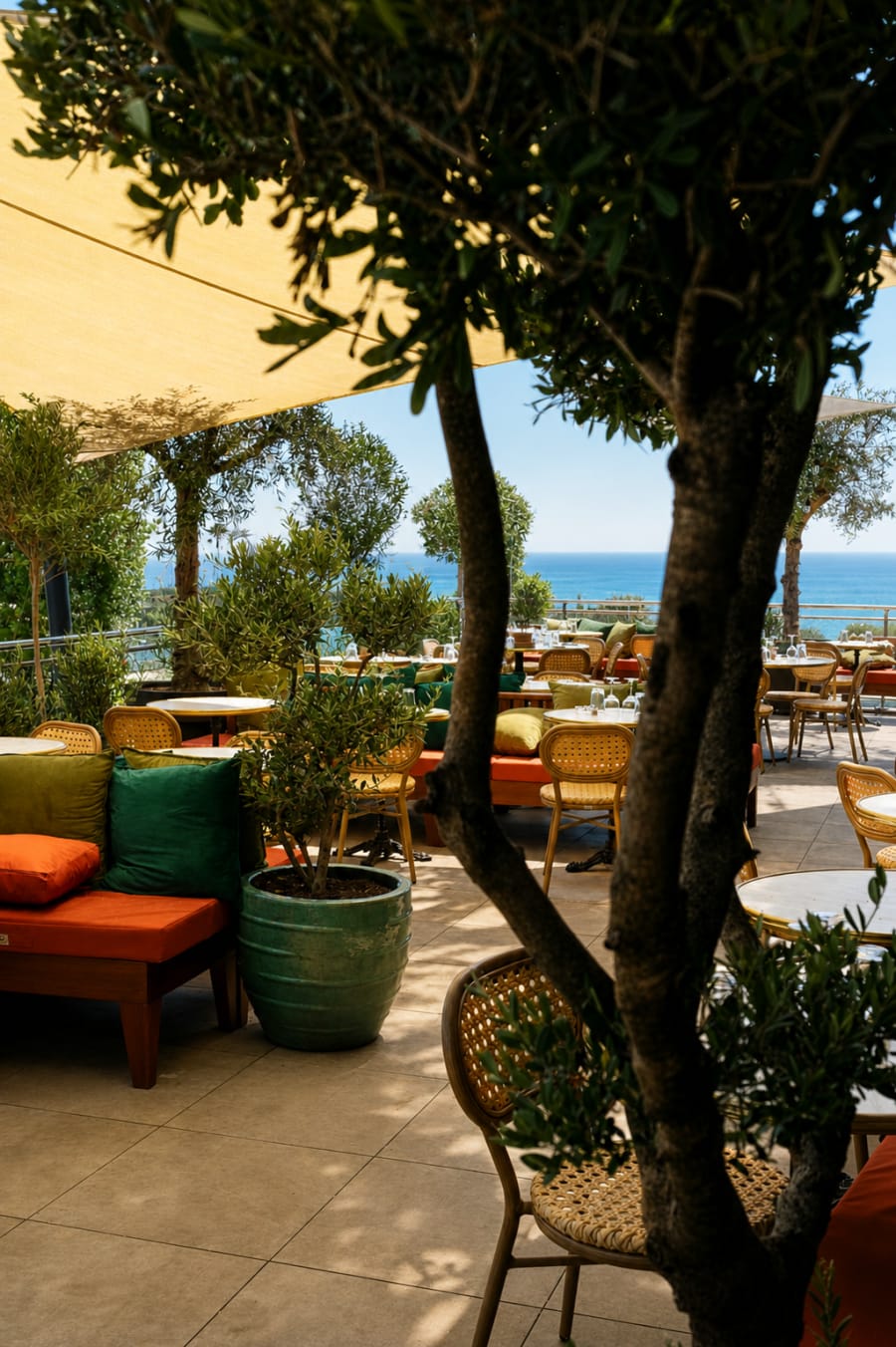 Salle intérieure du restaurant Olea Villeneuve à Villeneuve-Loubet