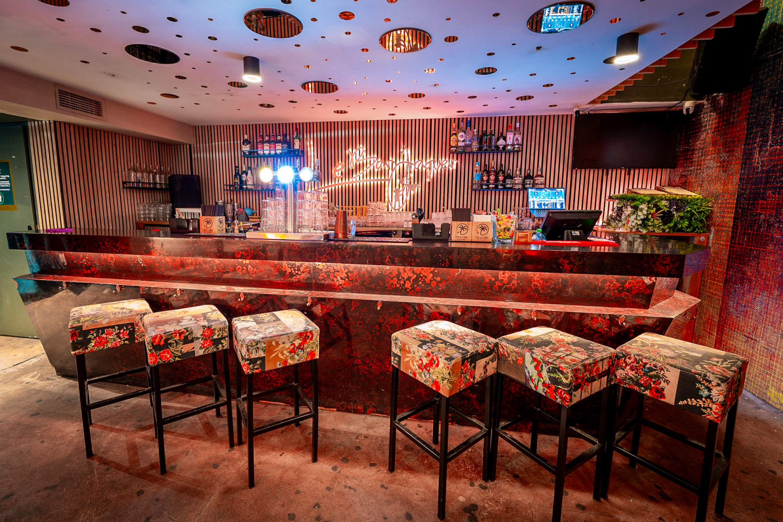 Le comptoir du Barjaquer, bar à cocktails rue Sainte